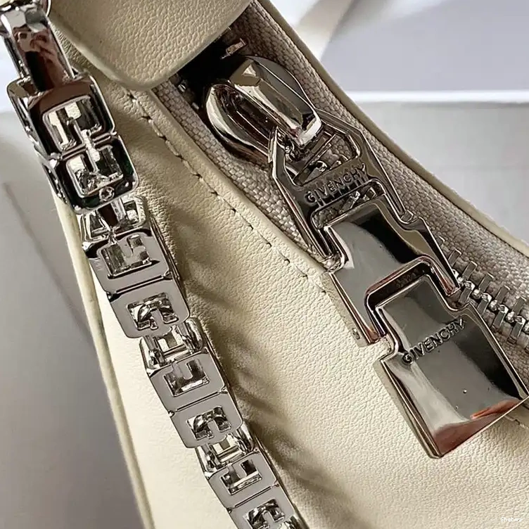 2206RF0012 Bag Givenchy 0811